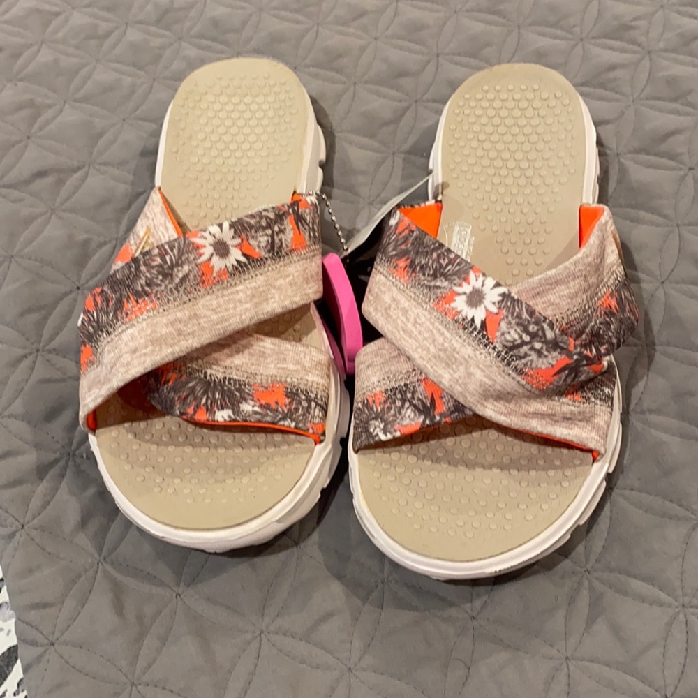Sketchers sandals